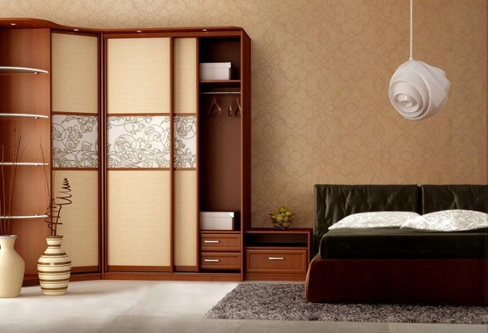 Шкаф купе в интерьере спальни